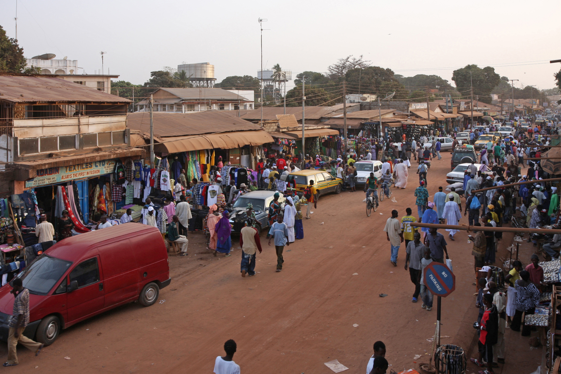 Shoppen op de markt: 7 unieke souvenirs uit Serekunda en Brikama