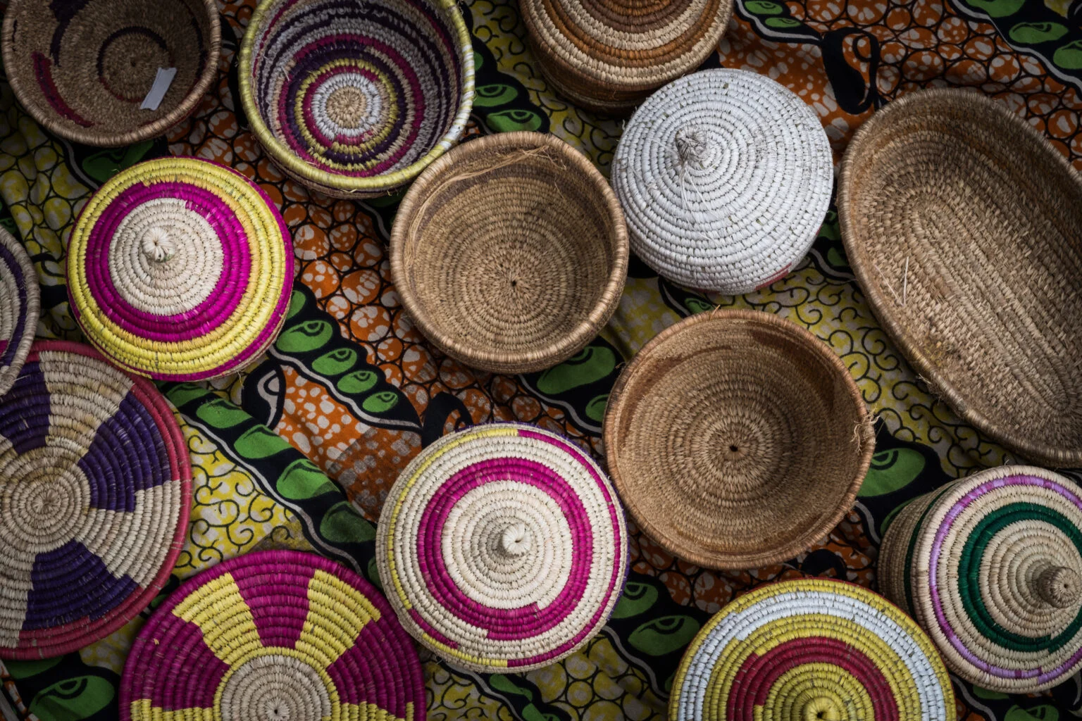 Shoppen op de markt: 7 unieke souvenirs uit Serekunda en Brikama — Random Institute, Unsplash